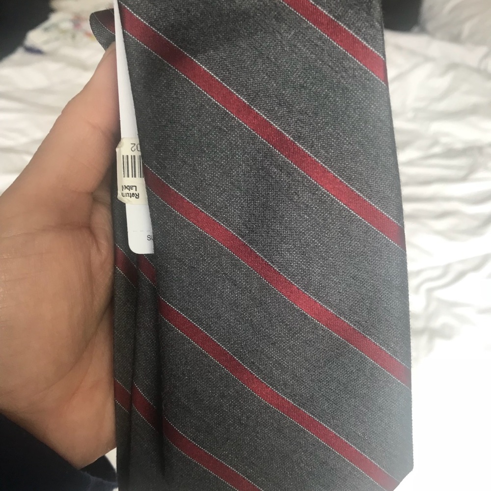 New!! DKNY tie